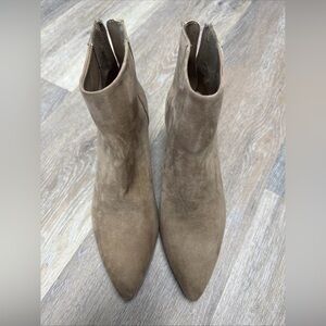 Just Fab Knee High Solid Beige Boots Block Heel Zip up Size 7.5 womens